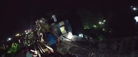 B­a­n­g­l­a­d­e­ş­’­t­e­ ­y­o­l­c­u­ ­t­r­e­n­i­ ­n­e­h­r­e­ ­d­ü­ş­t­ü­ ­-­ ­Y­a­ş­a­m­ ­H­a­b­e­r­l­e­r­i­